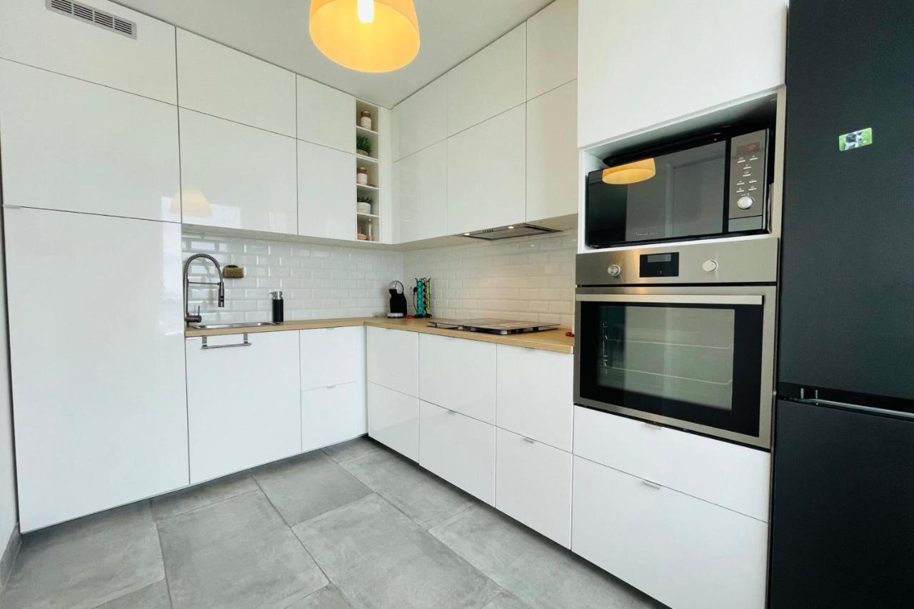 Bright Apartment In A New Building With Garage Tours Eksteriør bilde