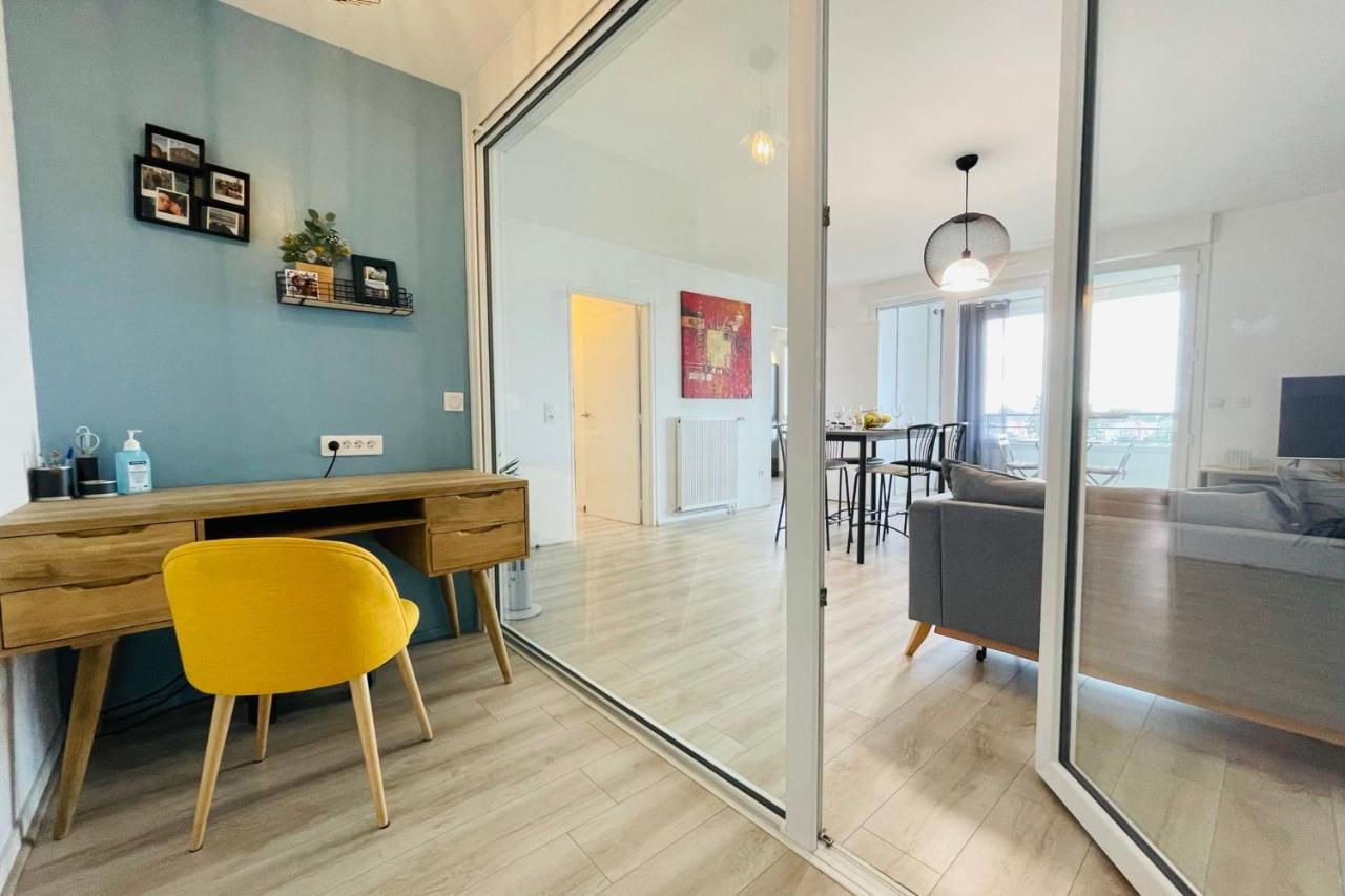 Bright Apartment In A New Building With Garage Tours Eksteriør bilde