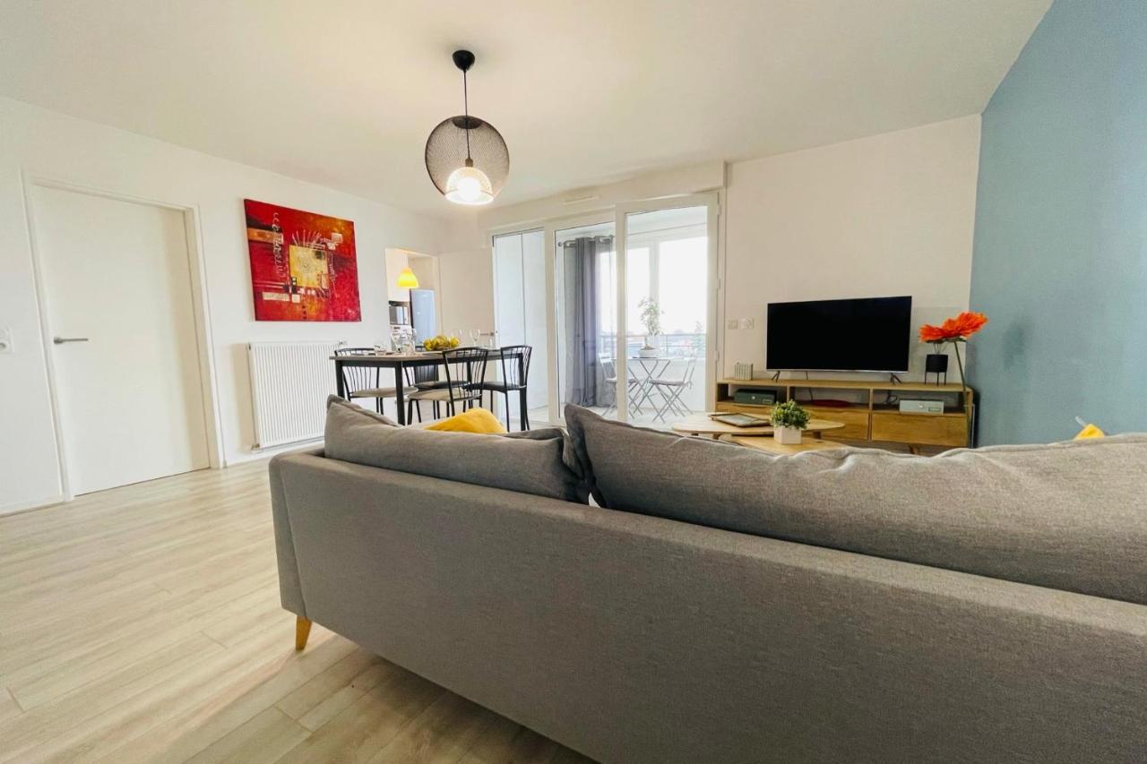 Bright Apartment In A New Building With Garage Tours Eksteriør bilde