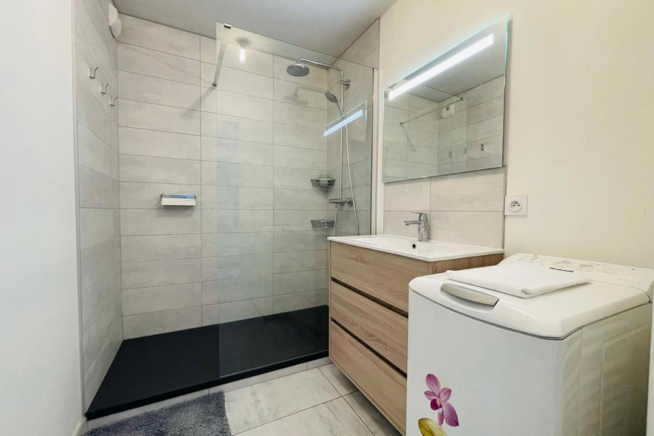 Bright Apartment In A New Building With Garage Tours Eksteriør bilde