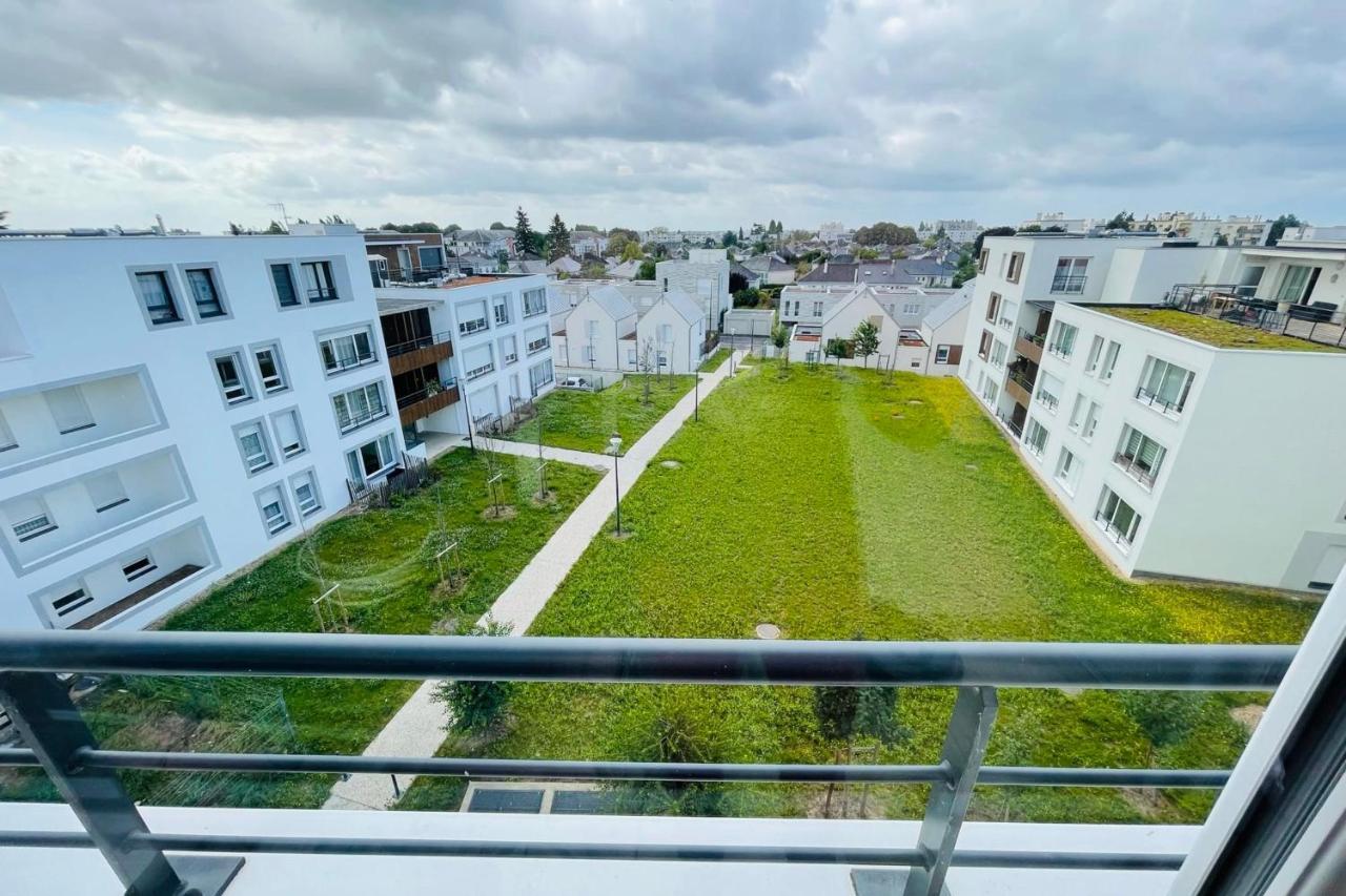 Bright Apartment In A New Building With Garage Tours Eksteriør bilde